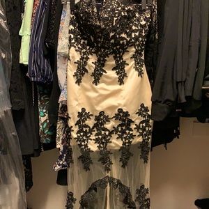 100% polyester.. brand new..